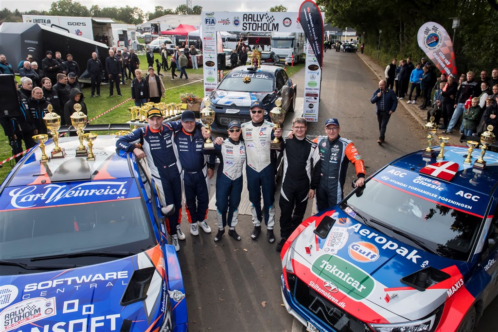 De tre bedste mandskaber i Rally Stoholm. T.v. toerne Simon Vallentin/Peter Egholm, i midten vinderen Kenneth Madsen/Felthaus og t.h. treerne Ib Kragh/Karsten Isaksen.
(Foto: Jokum Tord Larsen)